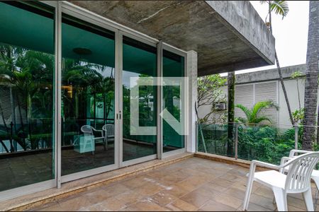 Casa à venda com 700m², 4 quartos e 6 vagasVaranda da sala andar superior