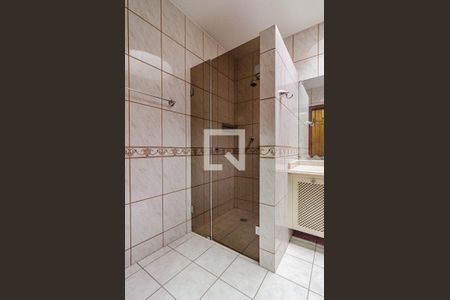 Casa à venda com 700m², 4 quartos e 6 vagasBanheiro da suíte 4