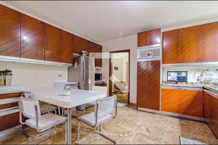 Casa à venda com 700m², 4 quartos e 6 vagasCozinha