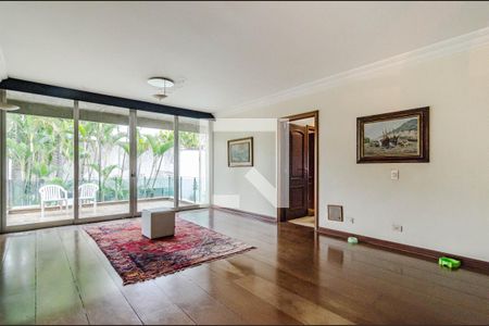 Casa à venda com 700m², 4 quartos e 6 vagasSala andar superior