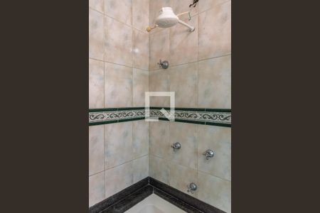 Casa à venda com 250m², 5 quartos e 8 vagas Casa à venda com 250m², 5 quartos e 8 vagasBanheiro da Suíte
