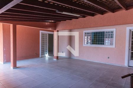 Casa à venda com 250m², 5 quartos e 8 vagas Casa à venda com 250m², 5 quartos e 8 vagasEspaço Gourmet