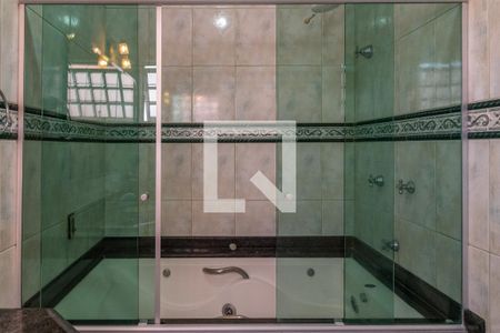 Casa à venda com 250m², 5 quartos e 8 vagas Casa à venda com 250m², 5 quartos e 8 vagasBanheiro da Suíte