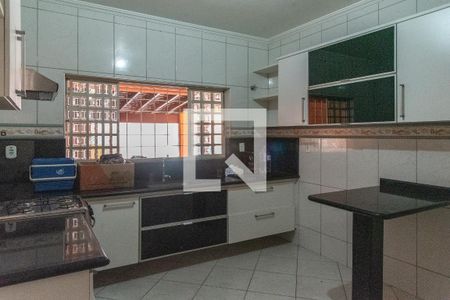 Casa à venda com 250m², 5 quartos e 8 vagas Casa à venda com 250m², 5 quartos e 8 vagasCozinha