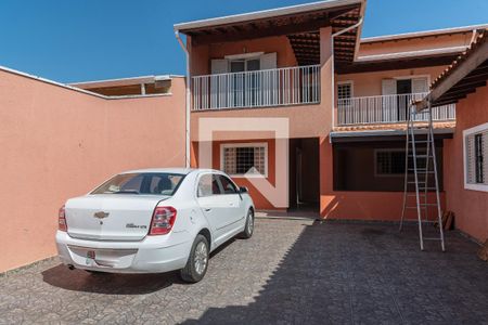 Casa à venda com 250m², 5 quartos e 8 vagas Casa à venda com 250m², 5 quartos e 8 vagasFachada Principal