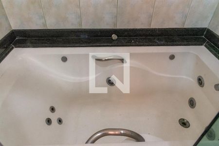 Casa à venda com 250m², 5 quartos e 8 vagas Casa à venda com 250m², 5 quartos e 8 vagasBanheiro da Suíte