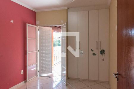 Casa à venda com 250m², 5 quartos e 8 vagas Casa à venda com 250m², 5 quartos e 8 vagasQuarto 1