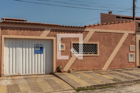 Casa à venda com 250m², 5 quartos e 8 vagas Casa à venda com 250m², 5 quartos e 8 vagasFachada Principal e Placa