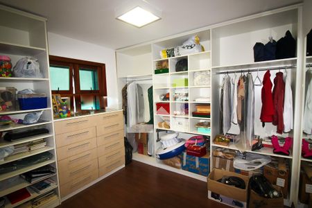 Casa à venda com 276m², 4 quartos e 3 vagasCloset da suíte 2