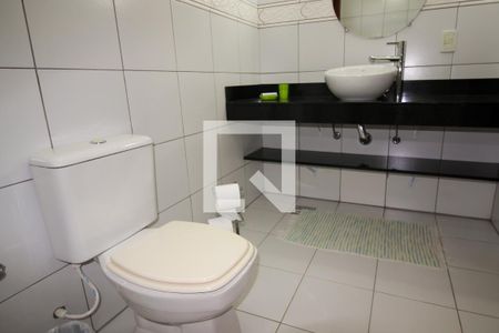 Casa à venda com 276m², 4 quartos e 3 vagasBanheiro da Suíte 2