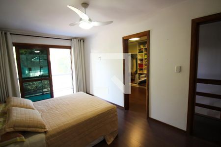 Casa à venda com 276m², 4 quartos e 3 vagasSuíte 2