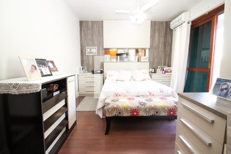 Casa à venda com 276m², 4 quartos e 3 vagasSuíte 1