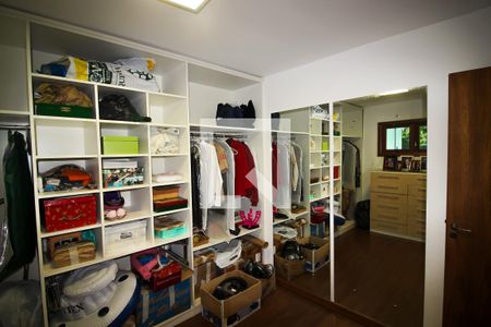 Casa à venda com 276m², 4 quartos e 3 vagasCloset da suíte 2