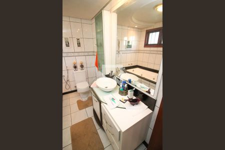 Casa à venda com 276m², 4 quartos e 3 vagasBanheiro da Suíte 1