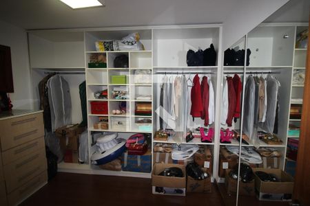 Casa à venda com 276m², 4 quartos e 3 vagasCloset da suíte 2