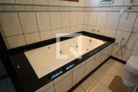 Casa à venda com 276m², 4 quartos e 3 vagasBanheiro da Suíte 1