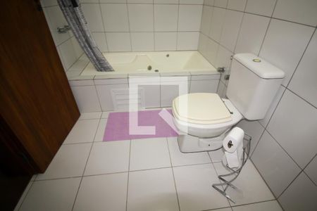 Casa à venda com 276m², 4 quartos e 3 vagasBanheiro da Suíte 2