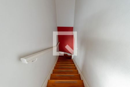 Casa de condomínio para alugar com 100m², 2 quartos e 1 vagaEscadas 