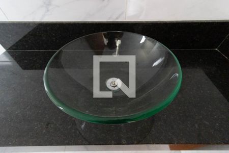 Casa à venda com 215m², 3 quartos e 6 vagas Casa à venda com 215m², 3 quartos e 6 vagasBanheiro Suíte 2