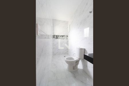 Casa à venda com 215m², 3 quartos e 6 vagas Casa à venda com 215m², 3 quartos e 6 vagasBanheiro Suíte 2