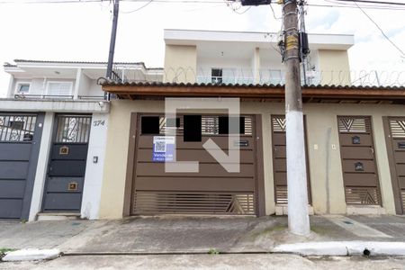 Casa à venda com 215m², 3 quartos e 6 vagas Casa à venda com 215m², 3 quartos e 6 vagasFachada