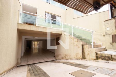 Casa à venda com 215m², 3 quartos e 6 vagas Casa à venda com 215m², 3 quartos e 6 vagasEntrada