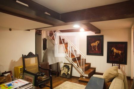 Casa à venda com 328m², 4 quartos e 4 vagasPorão