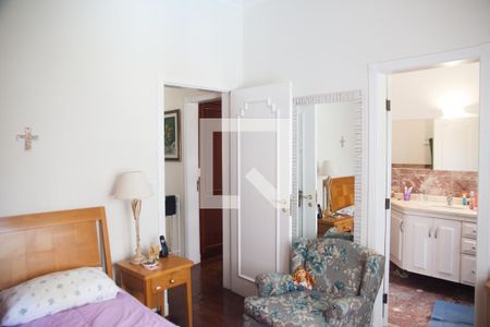 Casa à venda com 328m², 4 quartos e 4 vagasQuarto 2 - Suíte