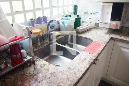 Casa à venda com 328m², 4 quartos e 4 vagasCozinha - Torneira