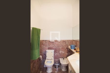 Casa à venda com 328m², 4 quartos e 4 vagasBanheiro da Suíte 2