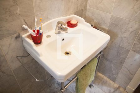 Casa à venda com 328m², 4 quartos e 4 vagasDetalhe do banheiro