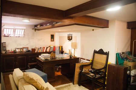 Casa à venda com 328m², 4 quartos e 4 vagasPorão