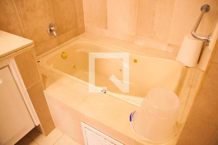 Casa à venda com 328m², 4 quartos e 4 vagasDetalhe do banheiro