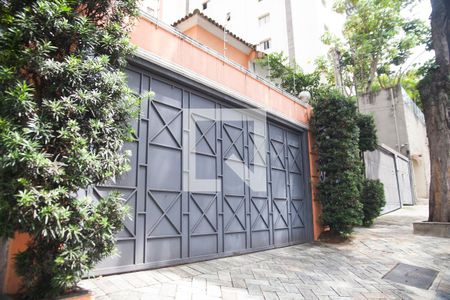 Casa à venda com 328m², 4 quartos e 4 vagasFachada