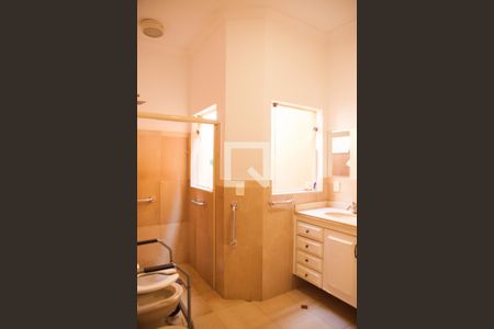 Casa à venda com 328m², 4 quartos e 4 vagasBanheiro da Suíte 1