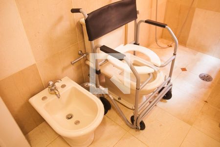 Casa à venda com 328m², 4 quartos e 4 vagasDetalhe do banheiro