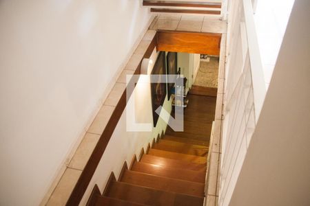 Casa à venda com 328m², 4 quartos e 4 vagasEscada