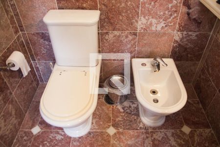 Casa à venda com 328m², 4 quartos e 4 vagasDetalhe do banheiro