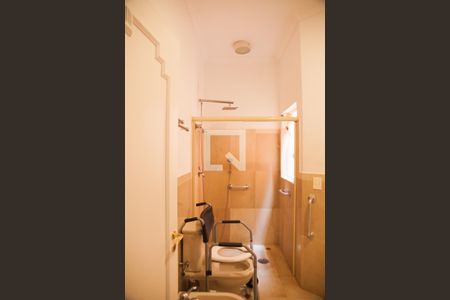 Casa à venda com 328m², 4 quartos e 4 vagasBanheiro da Suíte 1