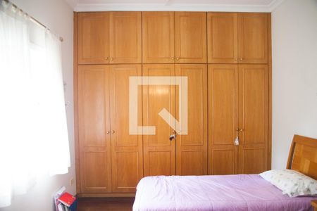 Casa à venda com 328m², 4 quartos e 4 vagasQuarto 2 - Suíte