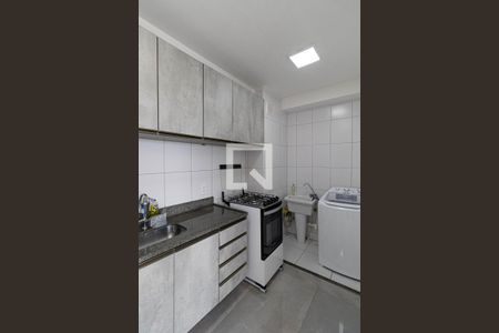 Sala/Cozinha de apartamento à venda com 2 quartos, 33m² em Vila Pierina, São Paulo