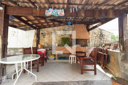 Casa à venda com 480m², 3 quartos e 4 vagas Casa à venda com 480m², 3 quartos e 4 vagasQuintal 1