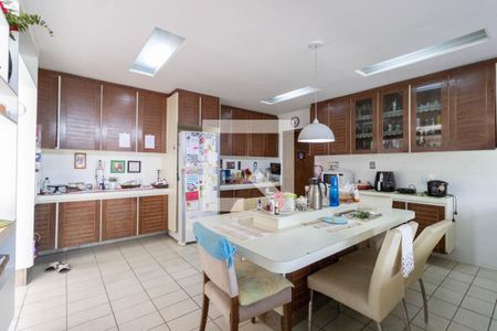 Casa à venda com 480m², 3 quartos e 4 vagas Casa à venda com 480m², 3 quartos e 4 vagasCozinha