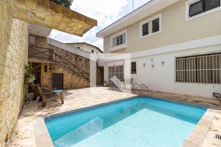 Casa à venda com 480m², 3 quartos e 4 vagas Casa à venda com 480m², 3 quartos e 4 vagasQuintal 2