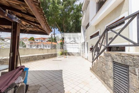 Casa à venda com 480m², 3 quartos e 4 vagas Casa à venda com 480m², 3 quartos e 4 vagasQuintal 1