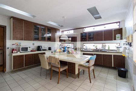 Casa à venda com 480m², 3 quartos e 4 vagas Casa à venda com 480m², 3 quartos e 4 vagasCozinha