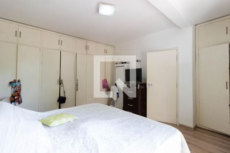 Casa à venda com 480m², 3 quartos e 4 vagas Casa à venda com 480m², 3 quartos e 4 vagasSuíte