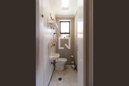 Casa à venda com 480m², 3 quartos e 4 vagas Casa à venda com 480m², 3 quartos e 4 vagasLavabo 1