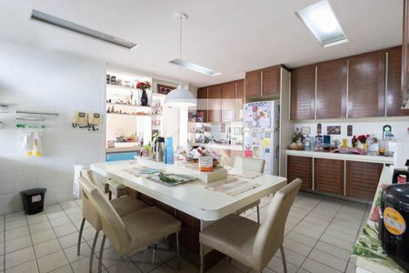 Casa à venda com 480m², 3 quartos e 4 vagas Casa à venda com 480m², 3 quartos e 4 vagasCozinha