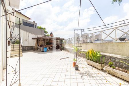 Casa à venda com 480m², 3 quartos e 4 vagas Casa à venda com 480m², 3 quartos e 4 vagasQuintal 1